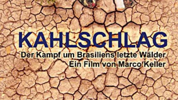 Das Filmplakat für „Kahlschlag“ zeigt eine ausgetrocknete Landschaft und indigene Menschen.