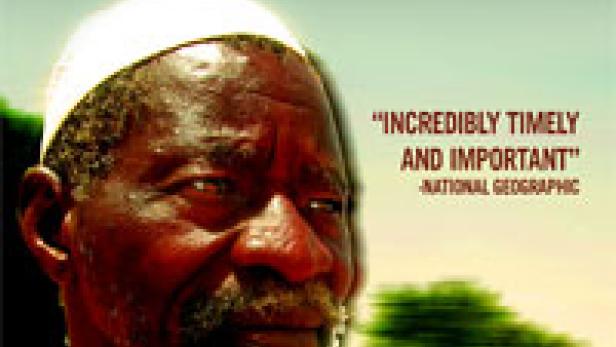 Das Filmplakat für „The Man Who Stopped the Desert“ zeigt einen Mann mit weißer Kopfbedeckung.