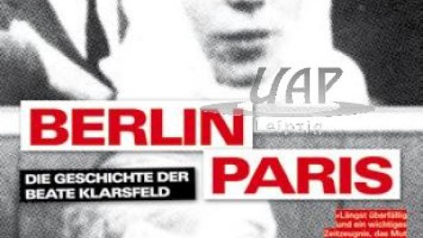 Das Cover des Buches „Berlin – Paris: Die Geschichte der Beate Klarsfeld“ zeigt Beate Klarsfeld und einen Mann.