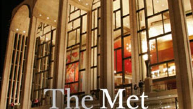 Das Metropolitan Opera House in New York bei Nacht.