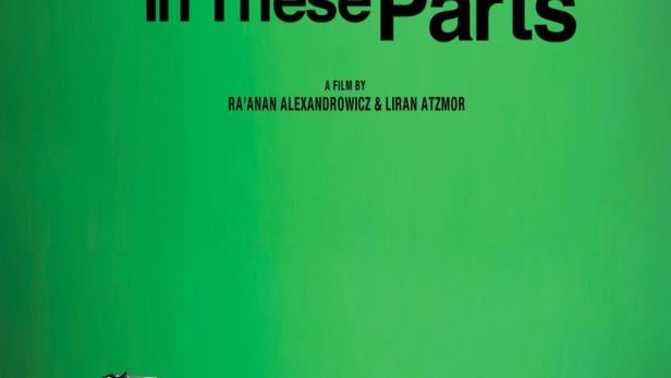 Das Filmplakat für „The Law In These Parts“ zeigt einen Stuhl und ein Pult vor einem grünen Hintergrund.