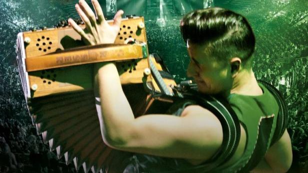 Das Cover der „Home Sweet Home Live Premium Edition“ von Andreas Gabalier in der Olympiahalle München.