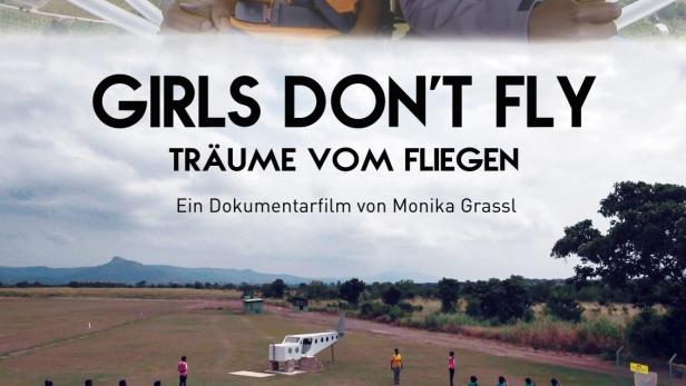 Das Filmplakat für „Girls Don't Fly“ zeigt zwei junge Frauen im Cockpit eines kleinen Flugzeugs.