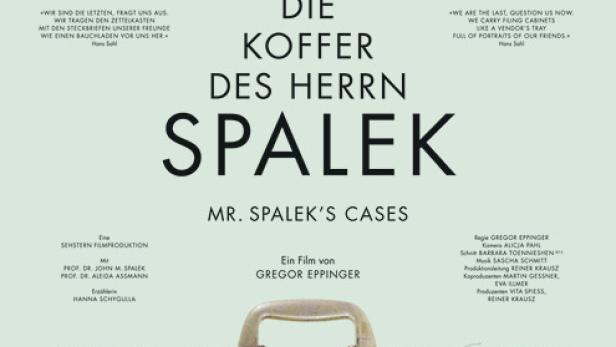 Das Filmplakat für „Die Koffer des Herrn Spalek“ zeigt eine Collage mit Koffern und historischen Elementen.