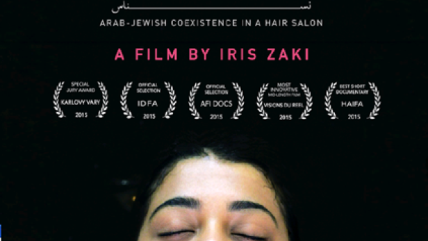 Das Filmplakat für „Women in Sink“ zeigt eine Frau in einem Friseursalon.