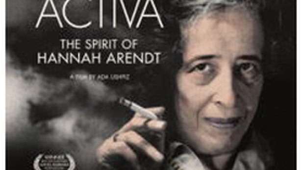 Das Filmplakat für „Vita Activa: The Spirit of Hannah Arendt“ zeigt Hannah Arendt mit einer Zigarette.