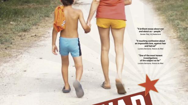 Ein Junge und eine Frau halten Händchen auf einem Weg, Plakat für „My Own Private War“.