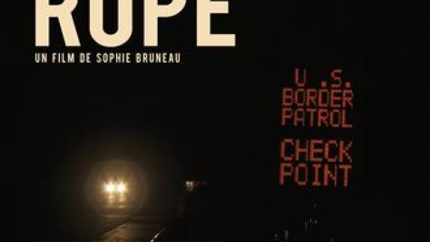 Das Filmplakat für „Devil's Rope“ zeigt einen U.S. Border Patrol Checkpoint bei Nacht.