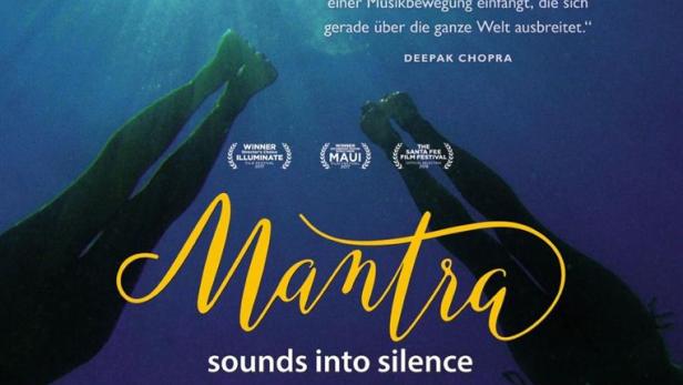 Das Filmplakat für „Mantra: Sounds into Silence“ zeigt Unterwasseraufnahmen und spirituelle Bilder.