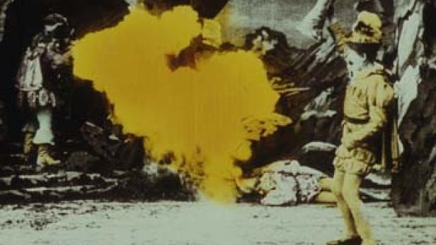 Eine Szene aus dem Film „Der kleine Zauberer“ mit gelbem Rauch.