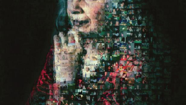 Das Filmplakat zu „Mère Folle“ zeigt das Gesicht einer Frau, das aus vielen kleinen Bildern zusammengesetzt ist.