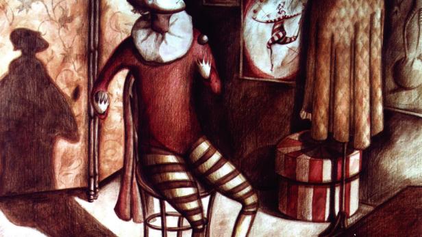 Ein blassgesichtiger Mann in einem rot-gestreiften Kostüm sitzt auf einem Stuhl in einem skurrilen Raum.