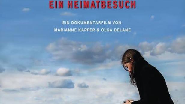 Das Filmplakat für „Endstation Krasnokamensk“ zeigt eine Frau vor der Stadtkulisse.
