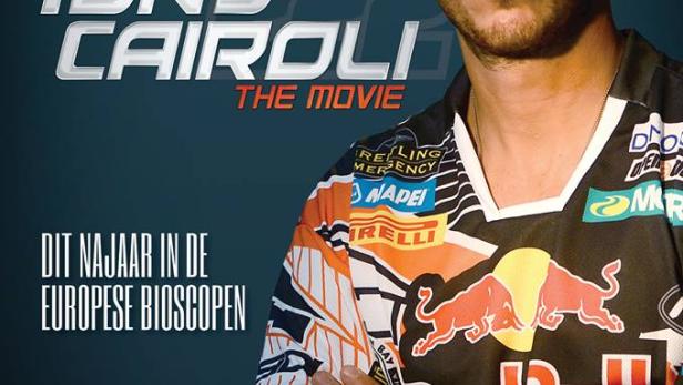 Ein Filmplakat für „Tony Cairoli: The Movie“ mit dem Motocross-Weltmeister Antonio Cairoli.