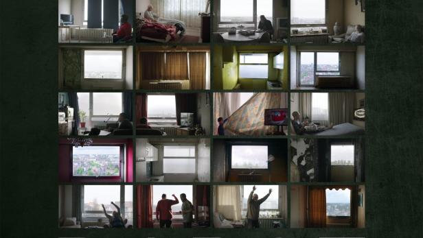 Das Filmplakat für „Rabot“ zeigt eine Collage von Menschen in ihren Wohnungen.