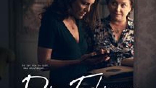 Das Filmplakat für „Die Erbinnen“ zeigt zwei Frauen in einem Innenraum.