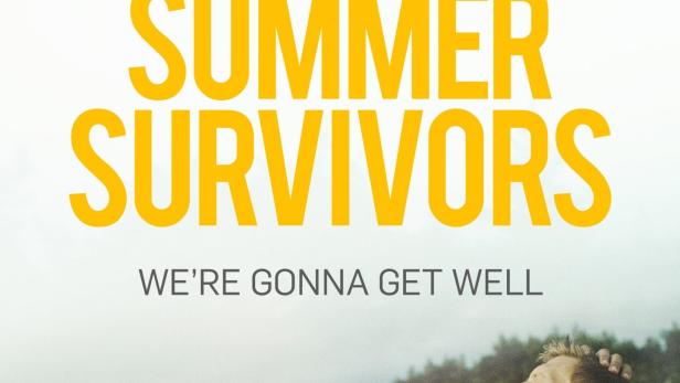 Das Filmplakat für „Summer Survivors“ zeigt drei junge Menschen am Strand.