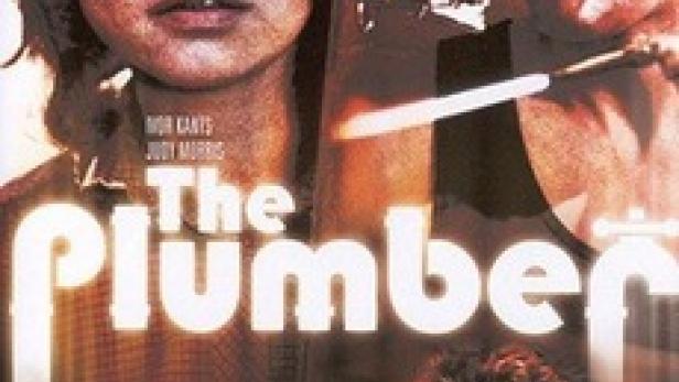 Das Filmplakat für „The Plumber“ zeigt eine Frau und einen Mann mit einer Schutzbrille.