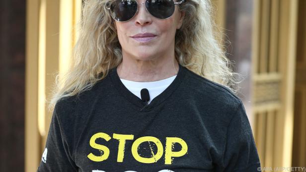 Kim Basinger macht sich gegen Hundefleischverzehr stark