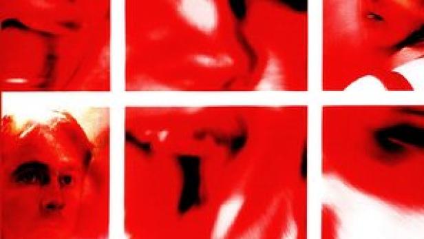 Das rote Filmplakat für „Urban Ghost Story“ zeigt verzerrte Gesichter in neun Feldern.