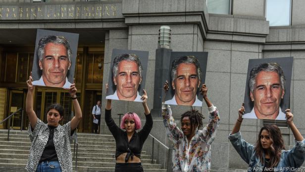 Frauen fordern Entschädigung aus dem Erbe von Jeffrey Epstein.