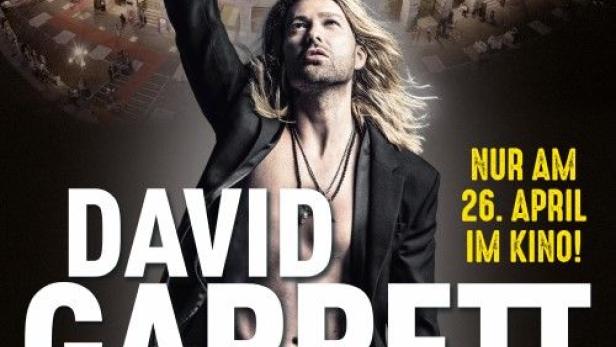 Ein Werbeplakat für „David Garrett: Unlimited Live in Verona“ mit David Garrett, der eine Geige hochhält, vor der Arena von Verona.