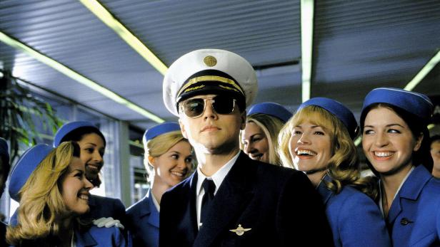 Leonardo Dicaprio Characters: Frank Abagnale Jr. Film: Catch Me If You Can (USA/CAN 2002) Director: Steven Spielberg 16
