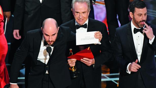 Warren Beatty ruft den falschen Film zum Oscar-Gewinner aus.