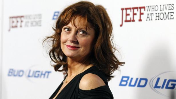 Susan Sarandon poses at the premiere of "Jeff, Who Lives at Home" at the Directors Guild of America theatre in Los Angeles, California March 7, 2012. The movie opens in the U.S. on March 16. REUTERS/Mario Anzuoni (UNITED STATES - Tags: ENTERTAINMENT)
