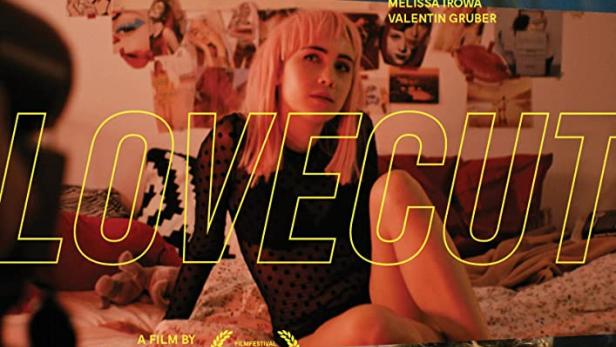 Das Filmplakat für „Lovecut“ zeigt drei Szenen mit den Darstellern.