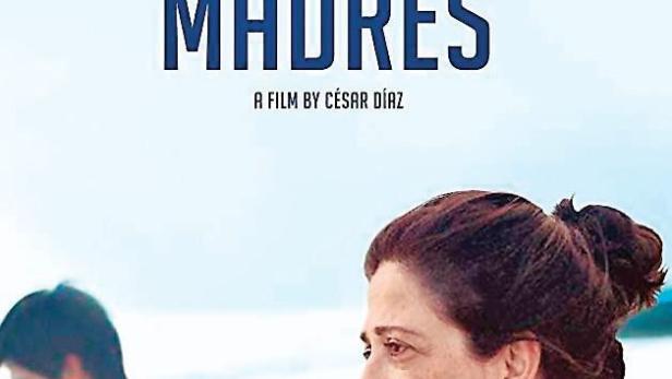 Das Filmplakat für „Nuestras Madres“ zeigt zwei Personen am Strand.