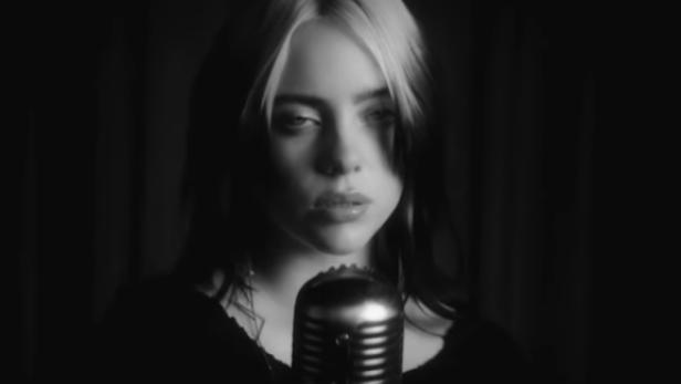 Billie Eilish singt "No Time to Die":  Ihr Musikvideo zum neuen Bond