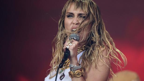 Miley Cyrus blickt in TikTok-Serie auf ihr Leben zurück