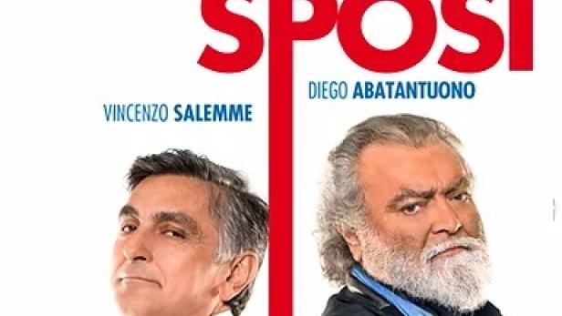 Das Filmplakat für „Compromessi Sposi“ zeigt ein Brautpaar und die Schauspieler Vincenzo Salemme und Diego Abatantuono.