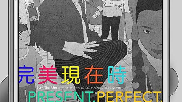 Das Filmplakat für „Present.Perfect.“ zeigt eine stilisierte Menschenmenge in Schwarzweiß.