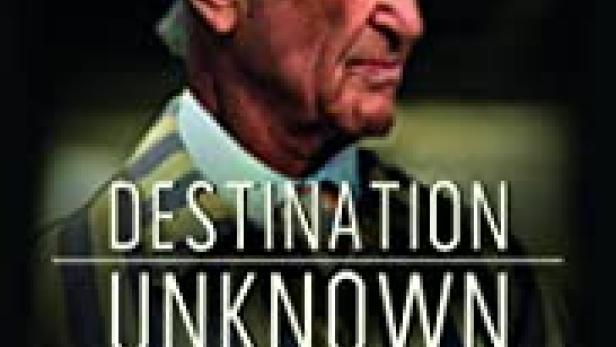 Das Filmplakat für „Destination Unknown“ zeigt einen älteren Mann in gestreifter Häftlingskleidung.