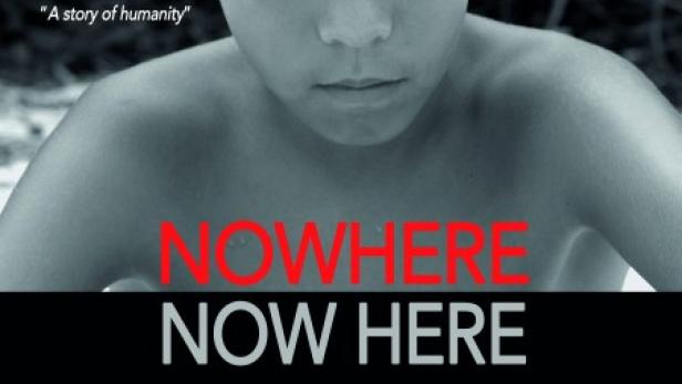 Das Filmplakat für „Nowhere Now Here“ zeigt einen jungen, nachdenklichen Jungen.