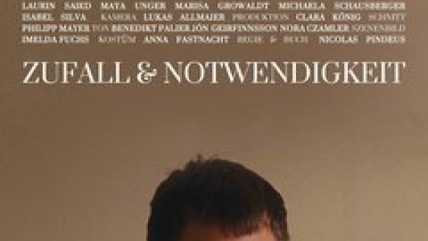 Das Filmplakat für „Zufall & Notwendigkeit“ zeigt das Gesicht eines jungen Mannes.