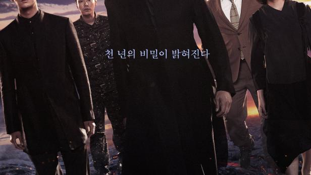 Das Filmplakat für „Sin과 함께: 인과연“ zeigt die Hauptdarsteller vor einem apokalyptischen Hintergrund.