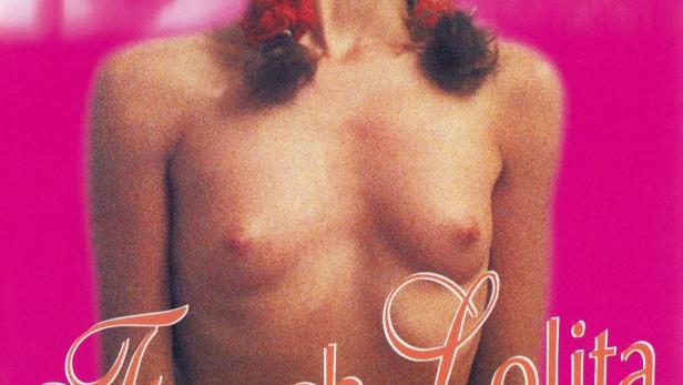 Das Filmplakat für „French Lolita“ zeigt eine junge Frau vor einem rosa Hintergrund.