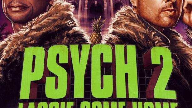 Das Filmplakat zu „Psych 2: Lassie Come Home“ zeigt die Hauptdarsteller vor einem Herrenhaus.