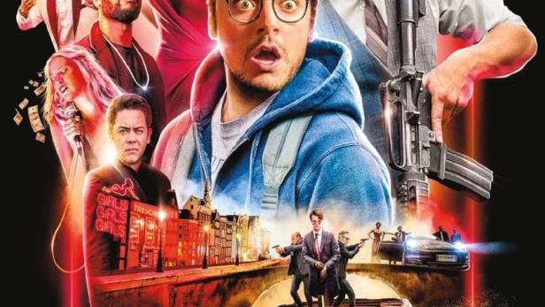 Das Filmplakat zu „Gangsterdam“ zeigt eine Gruppe von bewaffneten Personen vor einer Amsterdamer Stadtansicht.