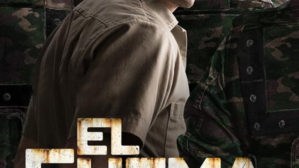 Ein Mann in Zivilkleidung steht umringt von Soldaten, im Vordergrund der Titel „El Chema“.