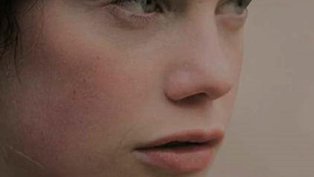 Das Cover des Buches „Jane Eyre“ von Charlotte Brontë zeigt das Porträt einer jungen Frau.