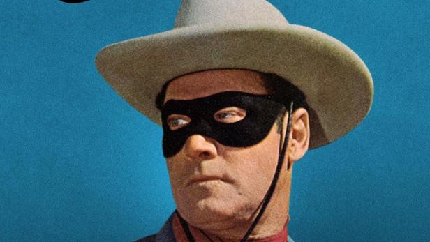 Ein Mann mit Maske, Cowboyhut und Revolver, im Hintergrund das Logo von „The Lone Ranger“.