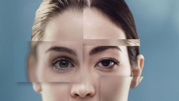 Das Cover der Fernsehsendung „Botched“ zeigt ein Frauengesicht, das aus verschiedenen Hauttönen zusammengesetzt ist.