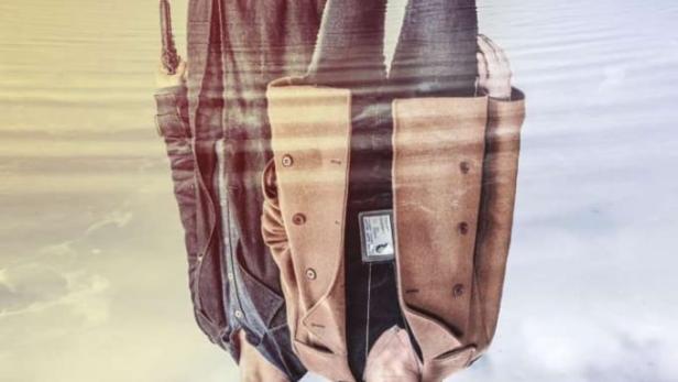 Das Filmplakat für „The Paradise“ zeigt gespiegelte Bilder von Riitta Havukainen und Fran Perea.