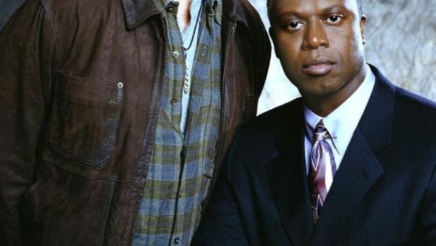 Werbeplakat für die Fernsehserie „Hack“ mit David Morse und Andre Braugher.