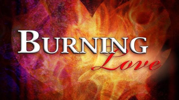 Ein brennendes Herz mit dem Schriftzug „Burning Love“.