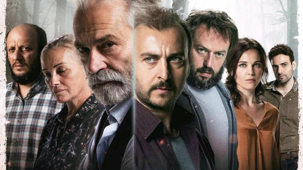 Das Poster für die türkische Fernsehserie „Masum“ mit den Hauptdarstellern.